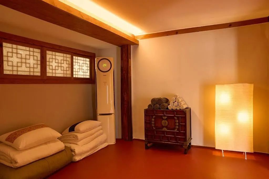 Apartment Hanok Angnid Gongian Seoul